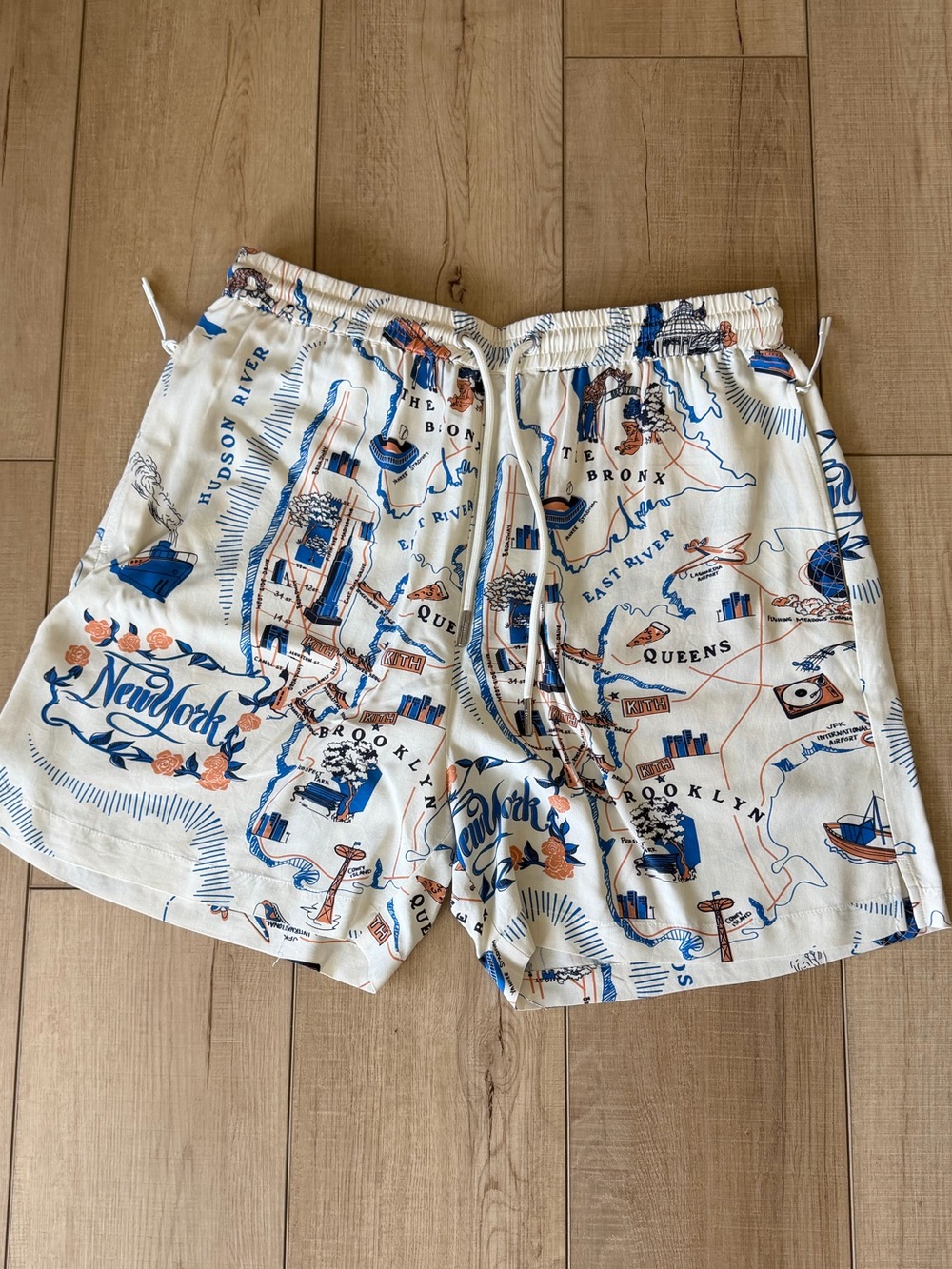 Kith NYC active short color Sandrift size Large